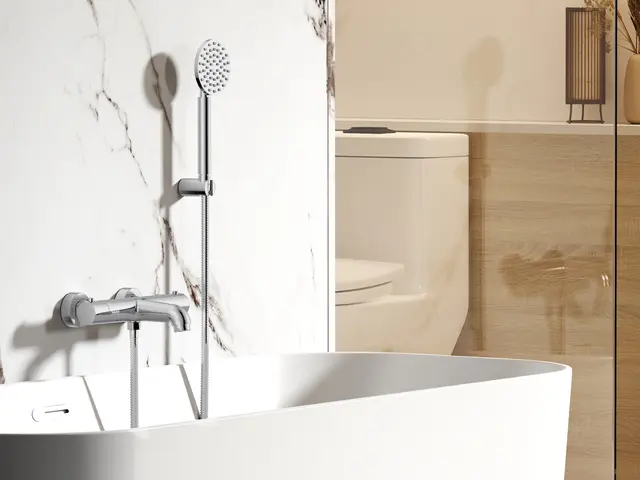 Benino - Sort Matt Badekarsarmatur med hånddusj 