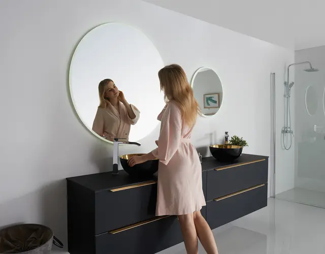 Bella - Sort Matt & Gull bolle Porselenservant m/ innside i gull 