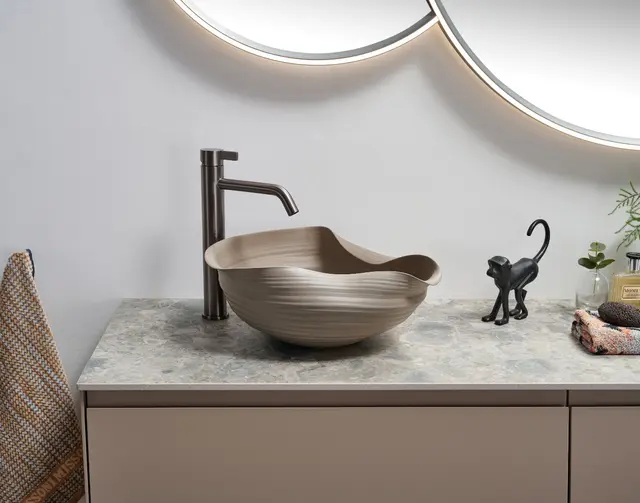 Handmade ART - VEKST Håndlaget bolleservant i Keramikk 