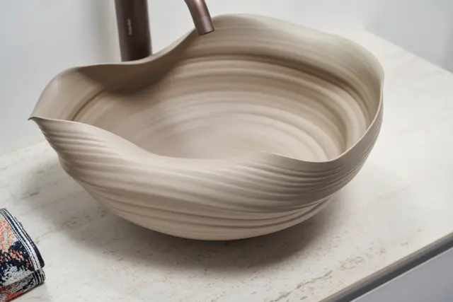 Handmade ART - VEKST Håndlaget bolleservant i Keramikk 