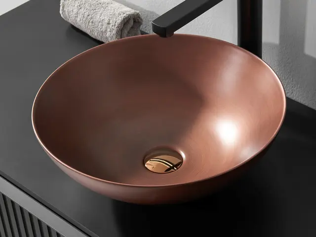 Matteo Bronse servant Bolleservant i porselen 