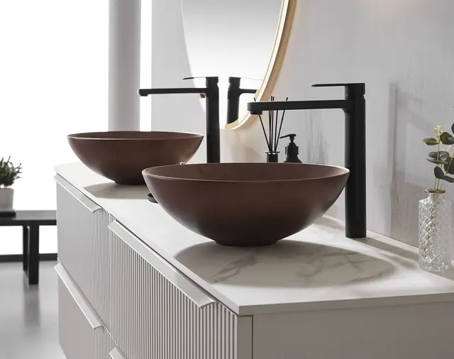Matteo Bronse servant Bolleservant i porselen 