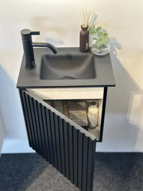 Sorrento Slim - Matt Sort Småmøbel med sort glasservant 