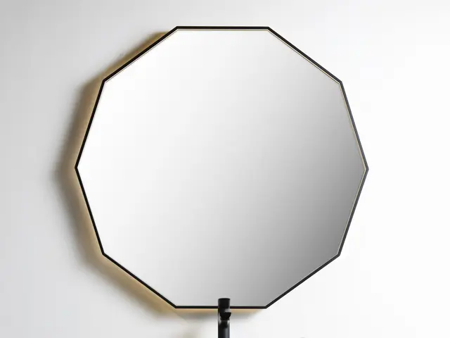 Iseo 10 kantet designspeil 