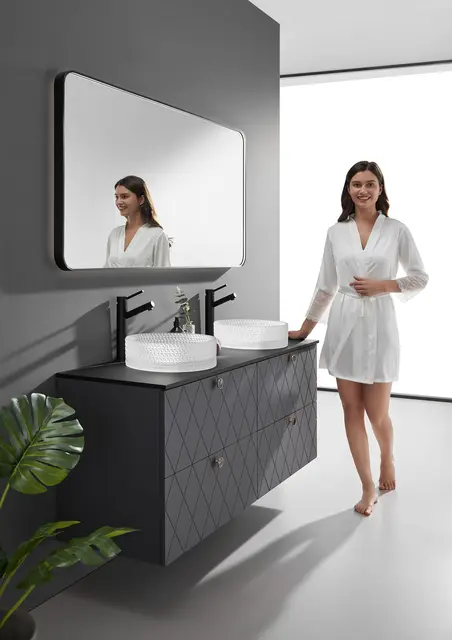 Maranello 150 - Sort Børstet Speil m/ramme, backlight og Ghost 