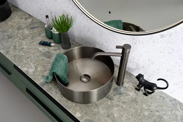 Minori 120 - Gunmetal Rundt speil med ramme og backlight 
