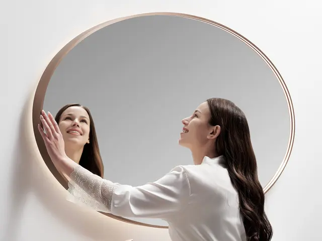 Tropea - Kobber Børstet Ovalt speil med ramme og backlight 