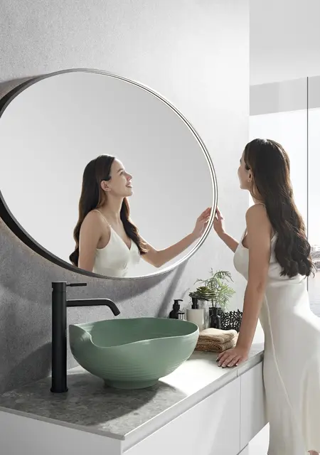 Tropea - Sort Børstet Ovalt speil med ramme og backlight 