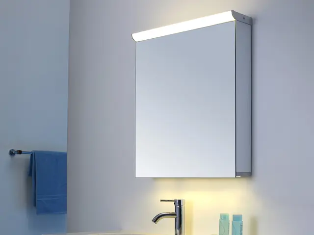 Capri 60 Speilskap med led-lys og underlys 